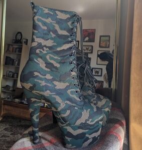 Pleaser Boots Adore Camo sz 9
